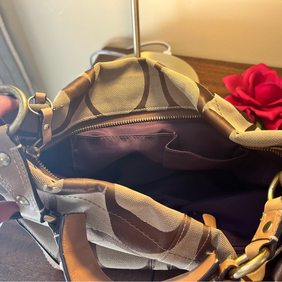 Vintage Coach bag with matching coin purse - Picture 12 of 16